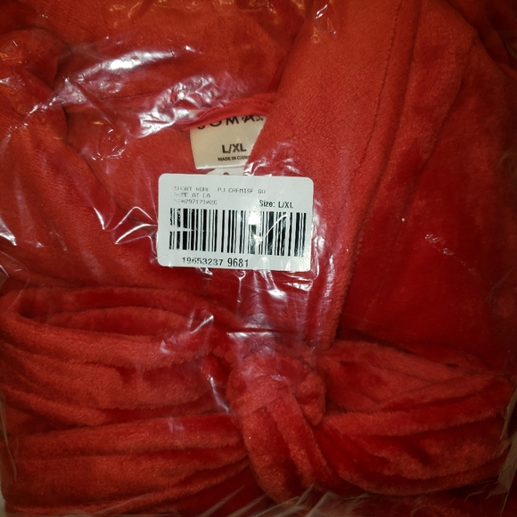 Red Robe Plush Embraceable Soma NWT ❤ Retail $80- - Picture 6 of 6